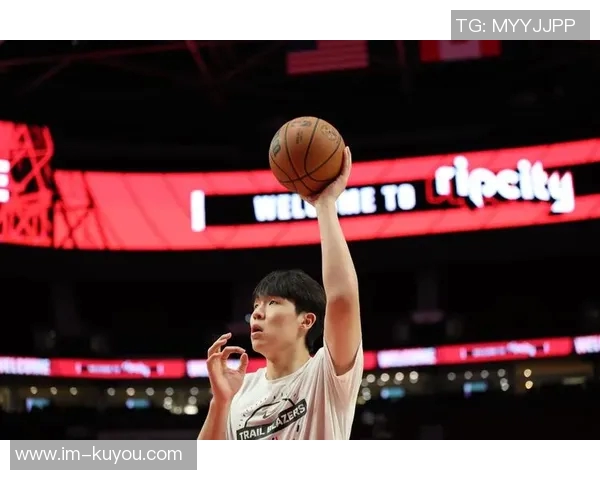 杨瀚森在抢篮板中遭遇埃迪强力冲撞亟需增强力量与护框能力提升篮板表现